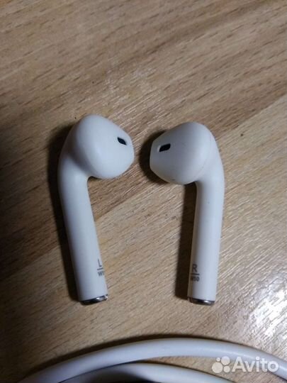 Наушники W10-Celebrat