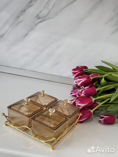 Менажницы с крышкой на подносе