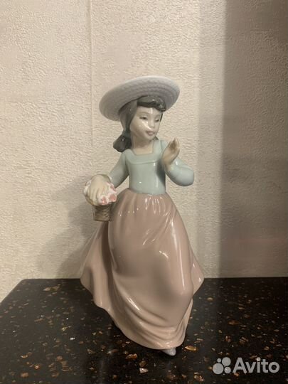 Фарфоровая статуэтка Nao Lladro