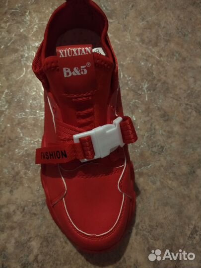 Кроссовки женские 36 размер новые