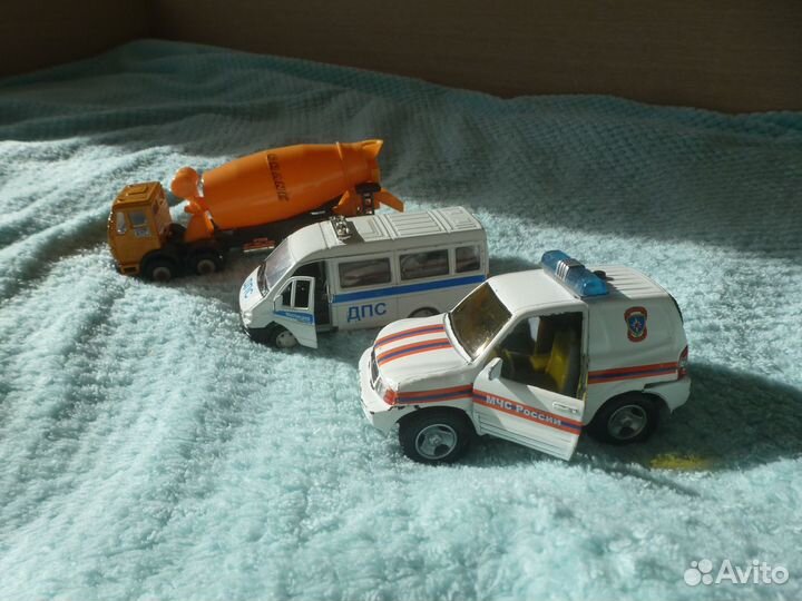 Машинки металлические