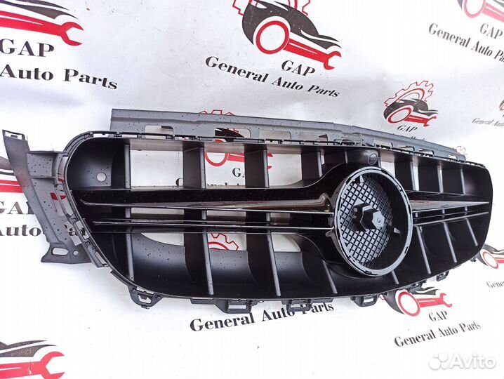 Mercedes W213 AMG 6.3 решетка полностью чёрная