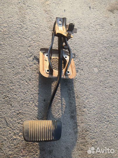 Педаль тормоза toyota под АКПП