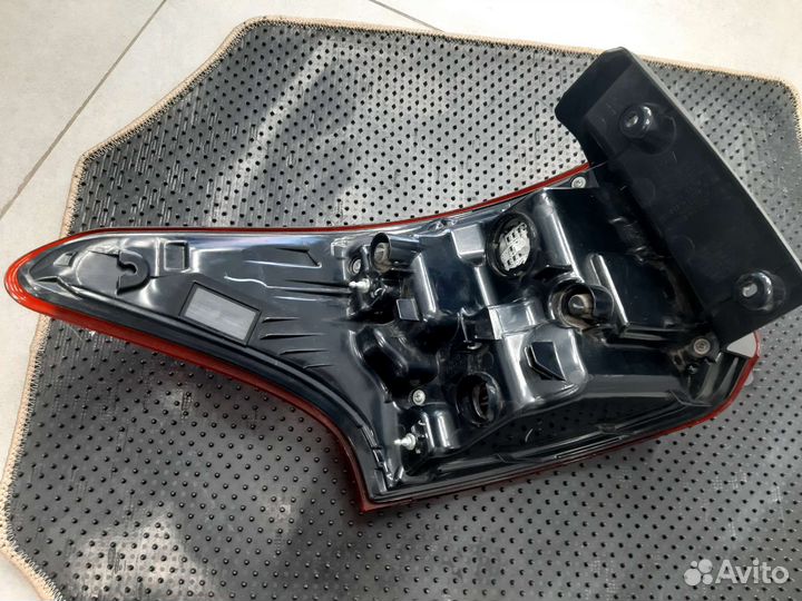 Задний фонарь Mitsubishi Outlander 3