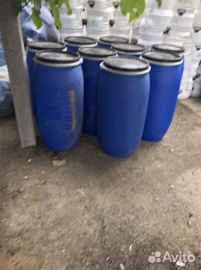 Бочка пластиковая 170л бу.Посуда под вино