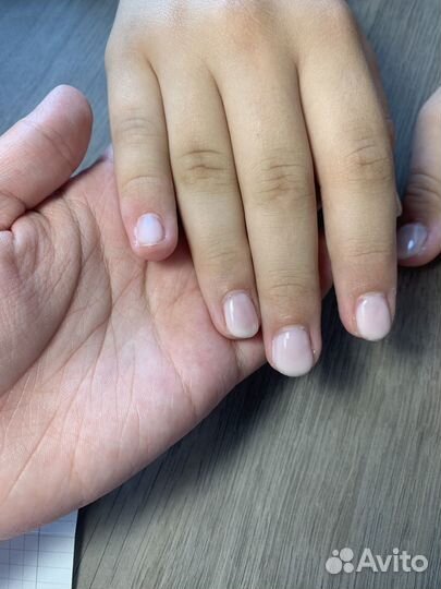 Ищу модель на покрытие ноготков гель- лаком