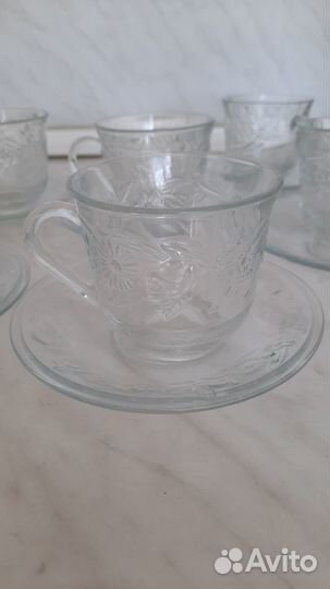 Чайные чашки и блюдца