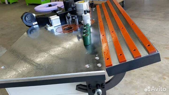 Кромкооблицовочный станок с феном