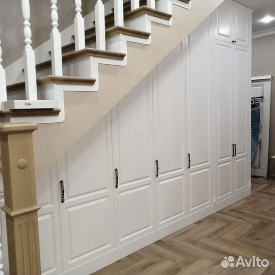 Шкаф под лестницу по индивидуальным размерам