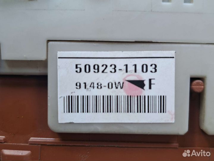 Блок предохранителей салона Mitsubishi Lancer 9