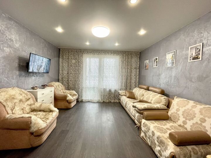 2-к. квартира, 52 м², 10/10 эт.