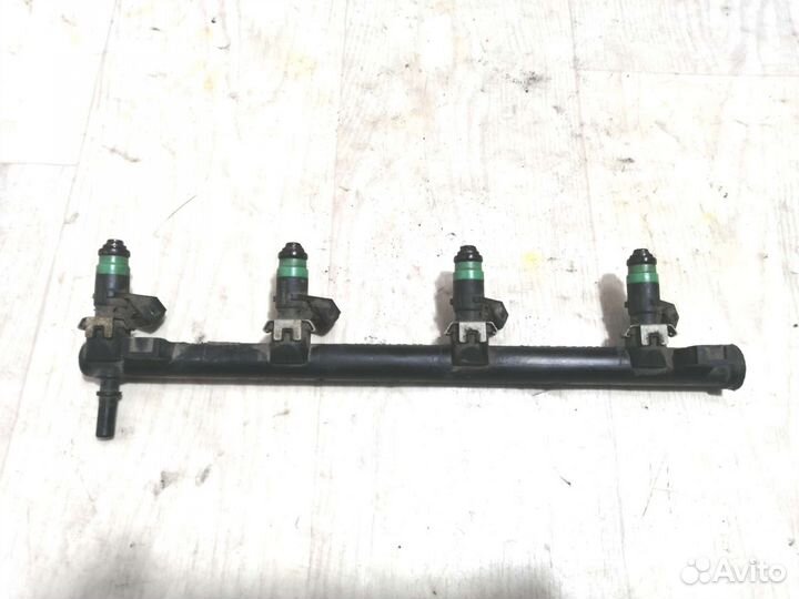 Рампа топливная Nissan Almera G15 K4MA490