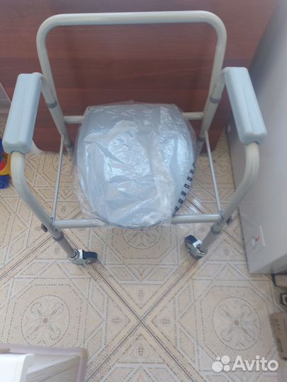 Кресло-Туалет, на колесах, складное (стальное)