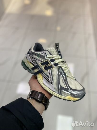 Кроссовки New Balance 1906A Metallic Silver Gold