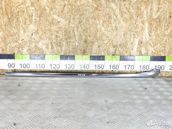 Молдинг стекла двери левой задней Honda Legend 199