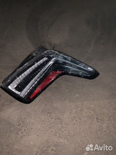 Фонарь задний правый cadillac xt5