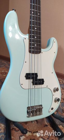 Бас гитара Squier Classic Vibe '60s