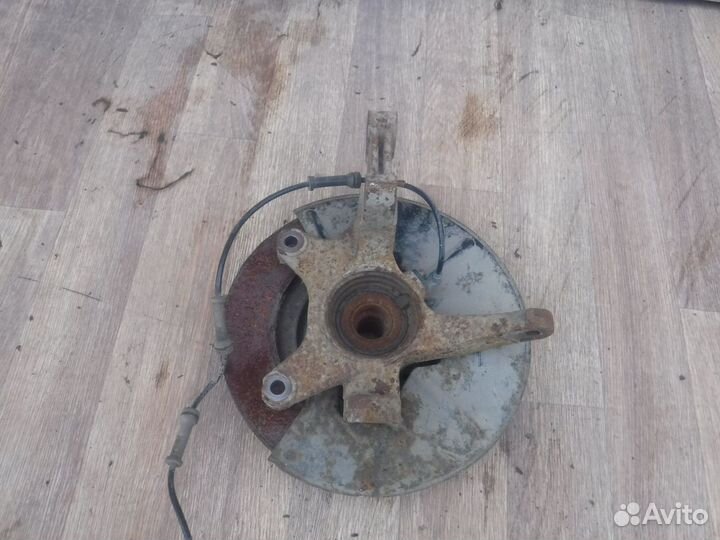 Кулак передний правый Chery M11 2010