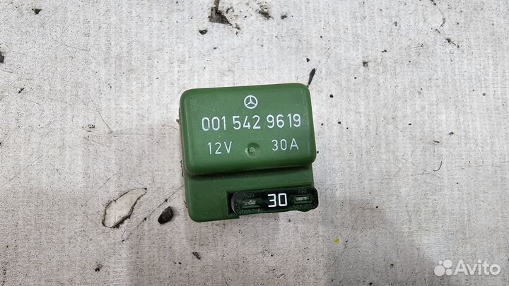 Реле топливный на Mercedes-Benz W124