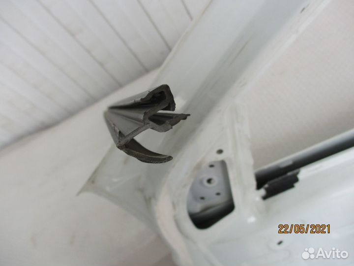 Уплотнитель стекла передней правой двери Polo c10г