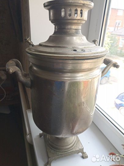 Старинный самовар на дровах