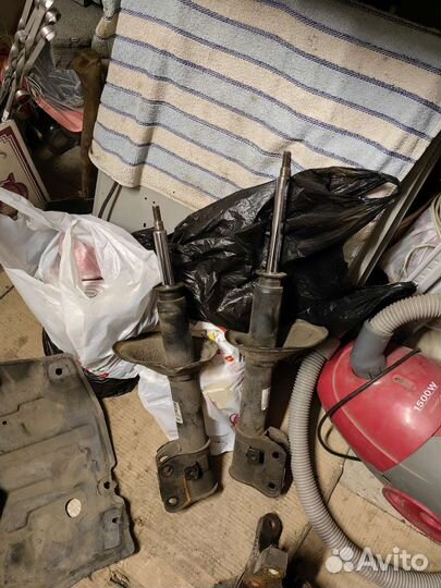 Передние амортизаторы Subaru Legacy BE, BH 98-03г