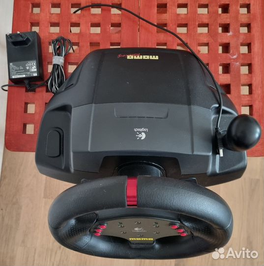 Игровой руль Logitech Momo Racing Force Feedback W