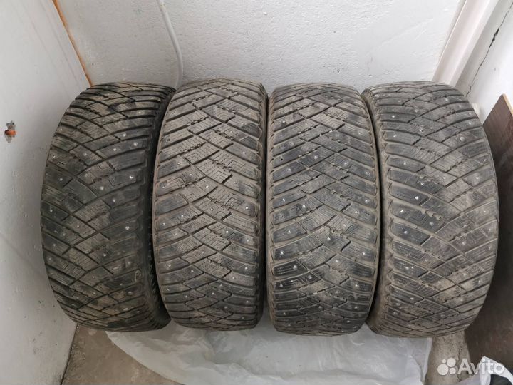 Goodyear Ultragrip Ice Arctic 215/55 R17 98T