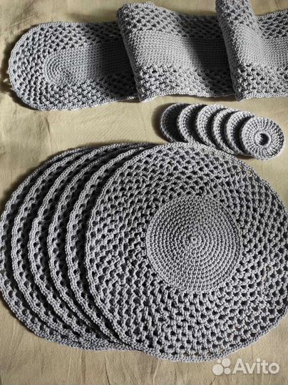 Набор для сервировки, вязаные салфетки, подставки