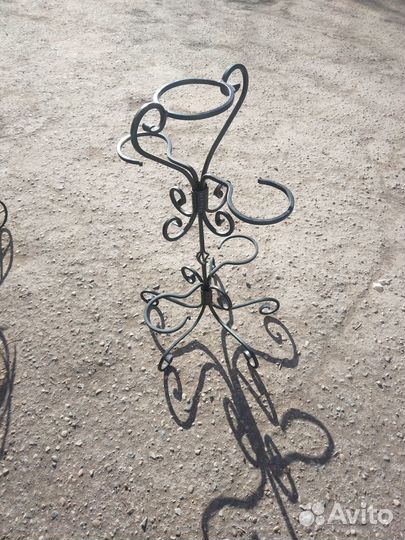 Кованая цветочница