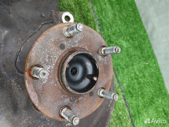 Кулак передний левый Lexus GS300 (S160) 2001