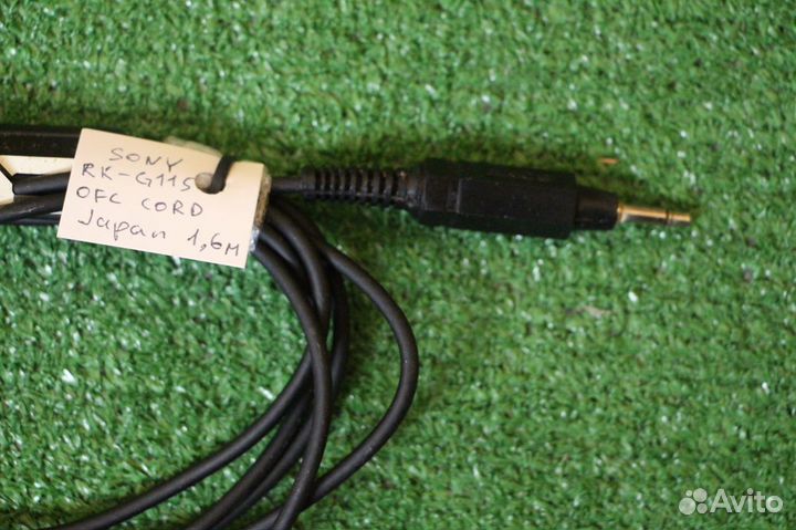 Sony MiniJack-2RCA Mono, Japan