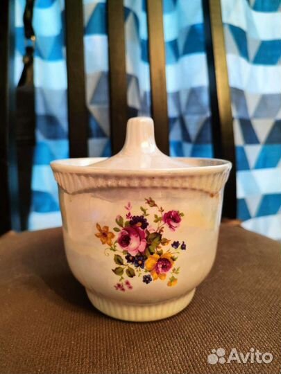 Сахарница с крышкой