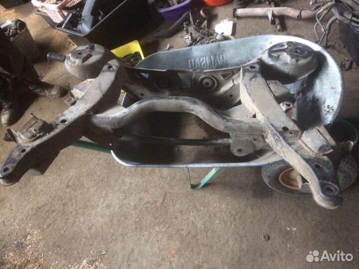 Задний подорамник (балка ) Mitsubishi Pajero 3