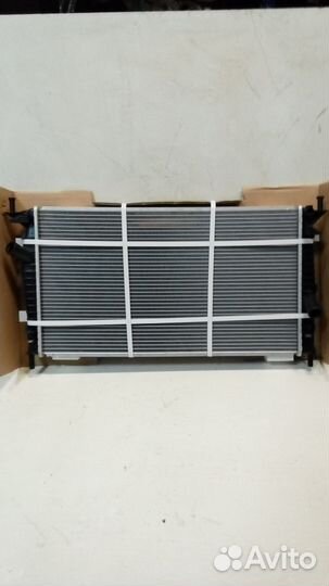 Радиатор охлаждения Форд Фокус 2