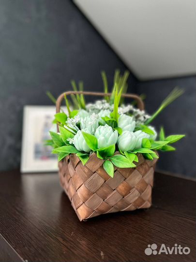 Большая корзина тюльпанов из мыла ручной работы