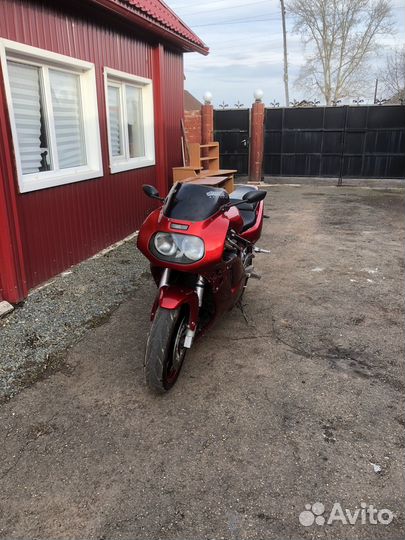 Suzuki GZX R750