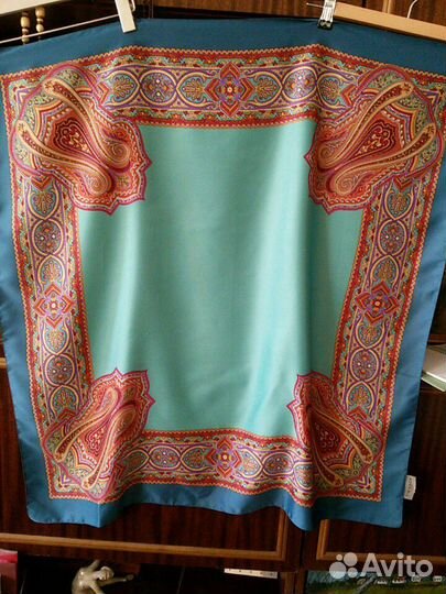 Женские шейные платки разных фирм