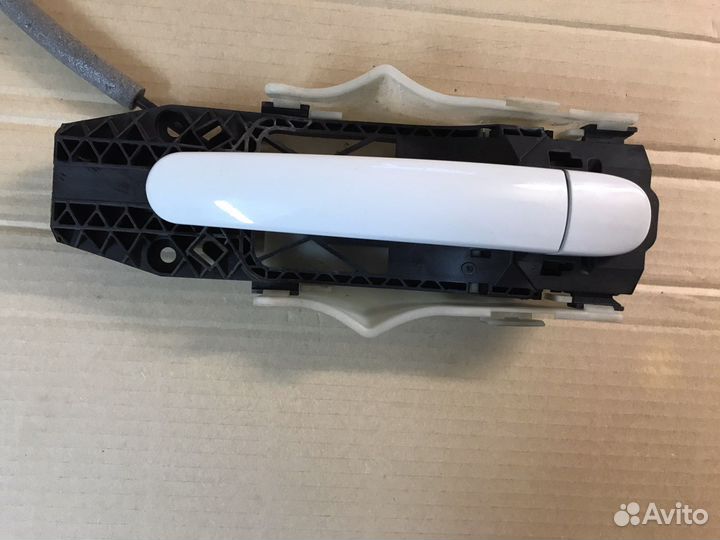 Внешняя ручка задней правой двери Skoda Rapid