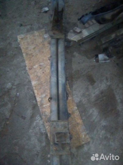 Усилитель бампера передний Hyundai Sonata Y3 1996