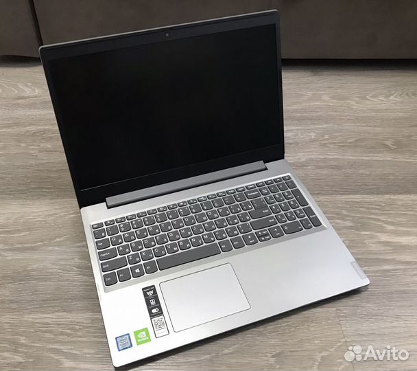 Lenovo 15,6 (i5-8565U/GeForce/SSD)