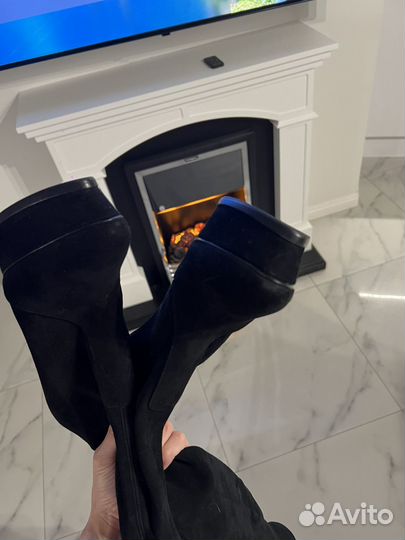 Чёрный ботфорты