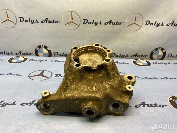 Кулак поворотный передний левый Bmw 750Il E65 LCI