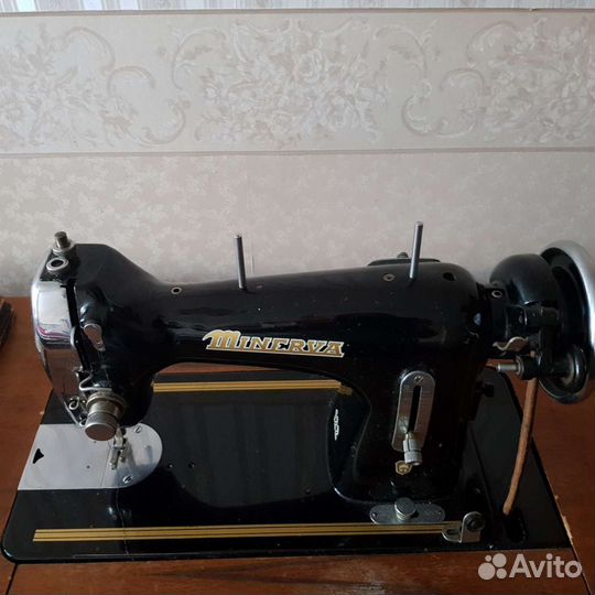 Швейная машина Минерва ножная