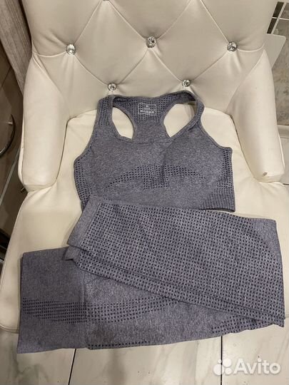 Бесшовный костюм для фитнеса 42