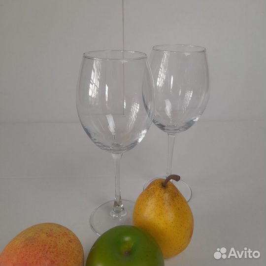 Набор стеклянных бокалов для шампанского и коктейл