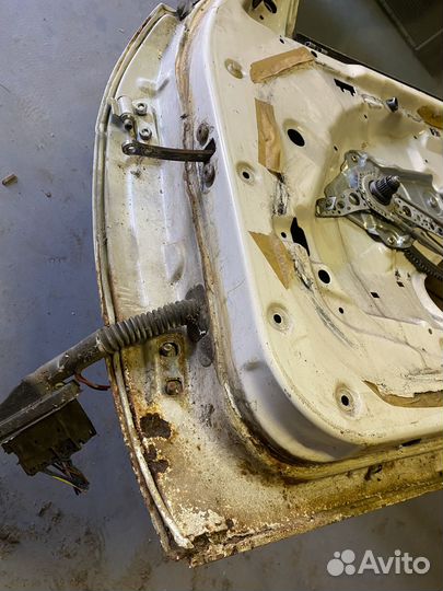 Дверь передняя правая bmw е34