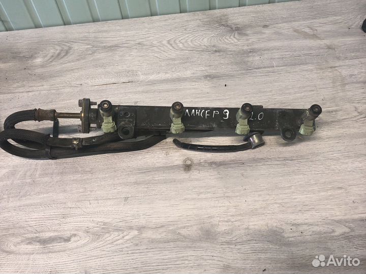 Топливная рампа с форсунками lancer 9 2.0л