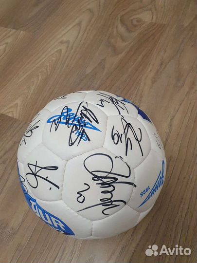 Футбольный мяч с автографами