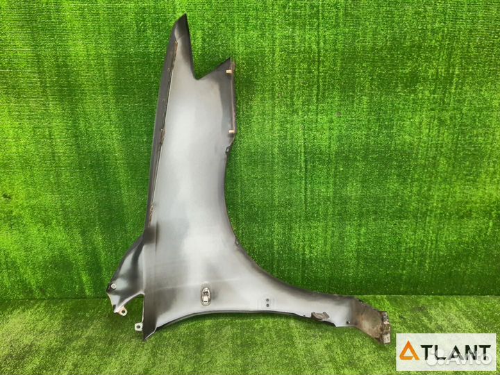 Крыло переднее левое mitsubishi chariot grandis